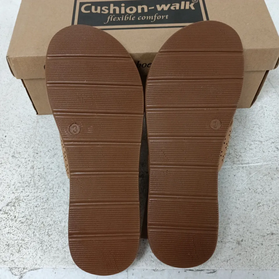 BOXED PAIR OF CUSHION-WALK CHARLOTTE SANDALS IN BEIGE - SIZE 3