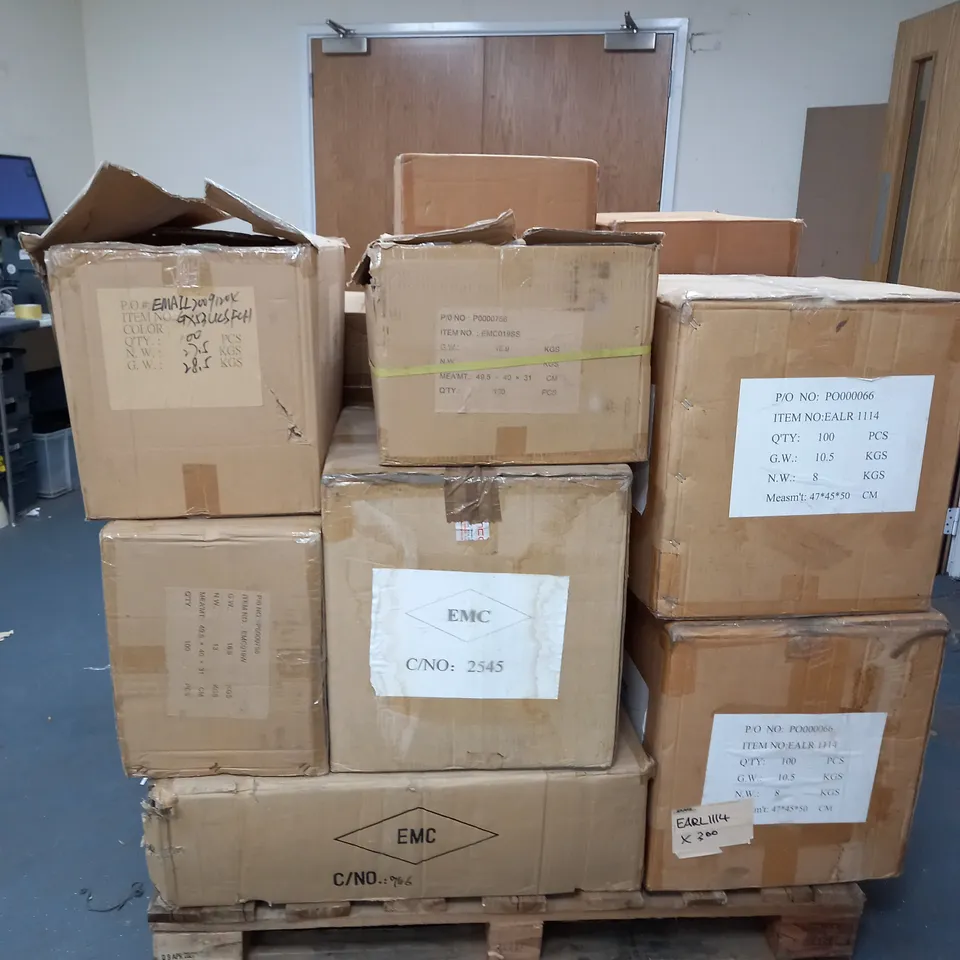LARGE QUANTITY OF ASSORTED EMCOLITE LIGHTING PRODUCTS
