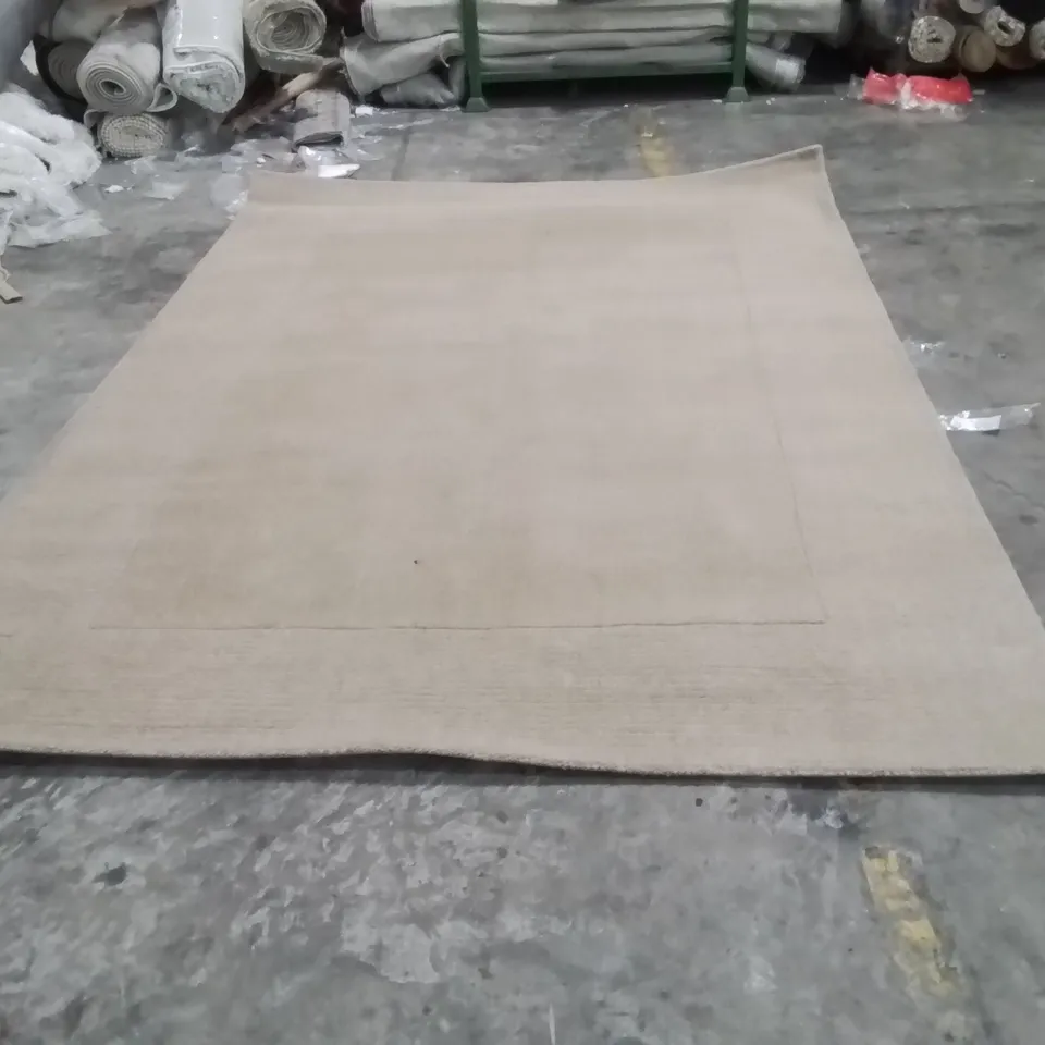 QUALITY DESIGNER AREA RUG - APPROXIMATELY 290X210