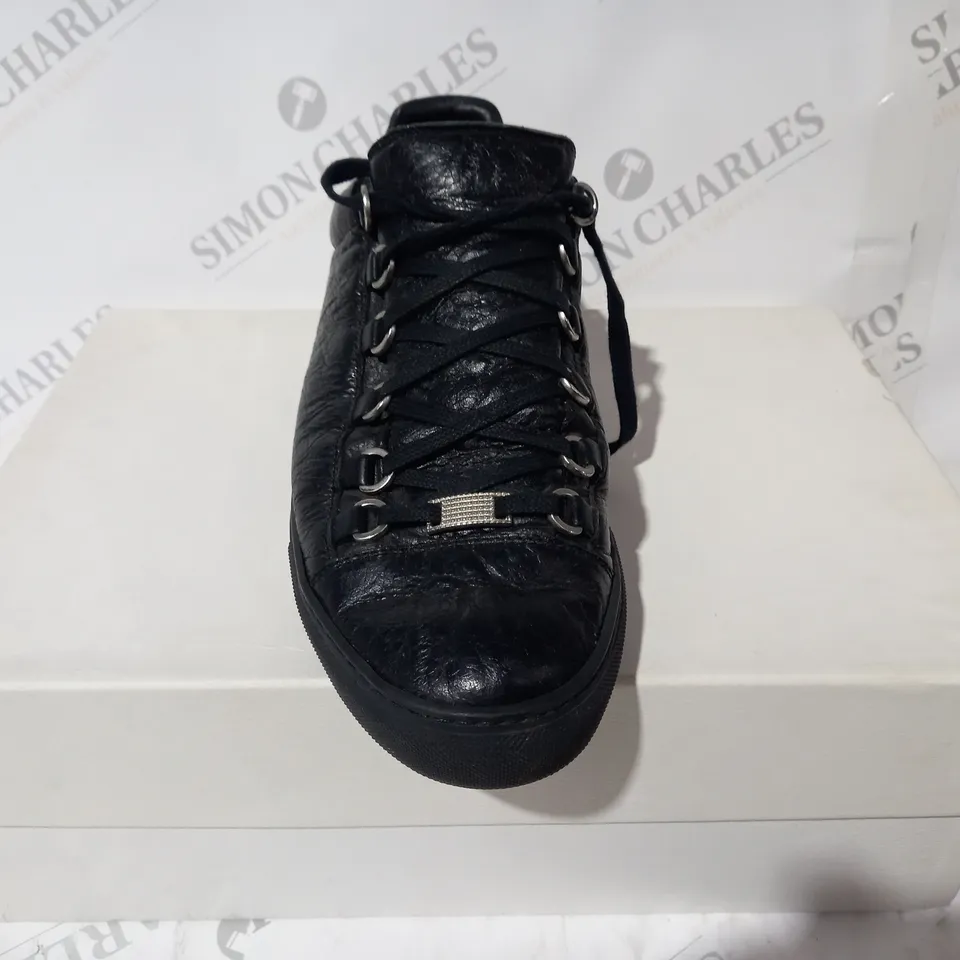 BOXED PAIR OF BALENCIAGA SHOES IN BLACK EU SIZE 41