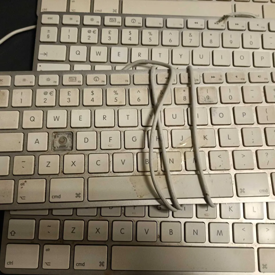 LOT OF 4 WIRED APPLE KEYBOARDS 