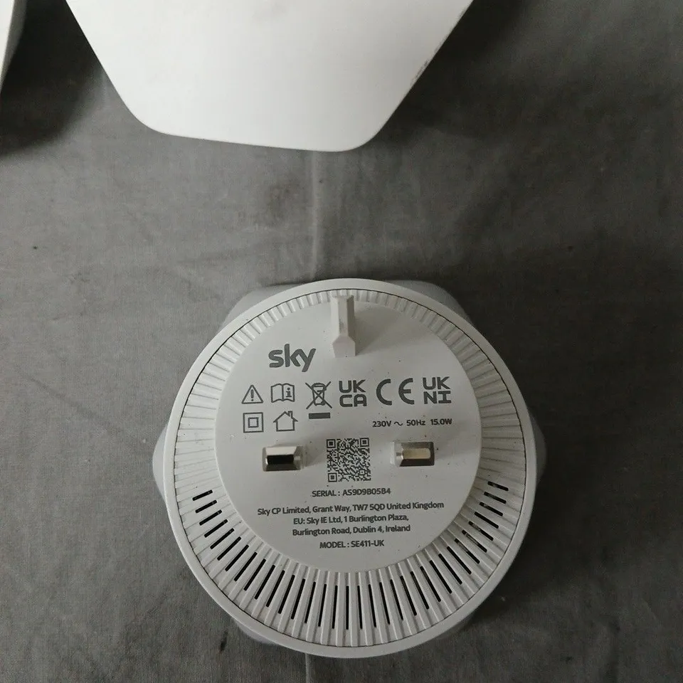 SKY SE411-UK ROUND HOME NETWORKING HUB. NOT TESTED SET OF 5 .