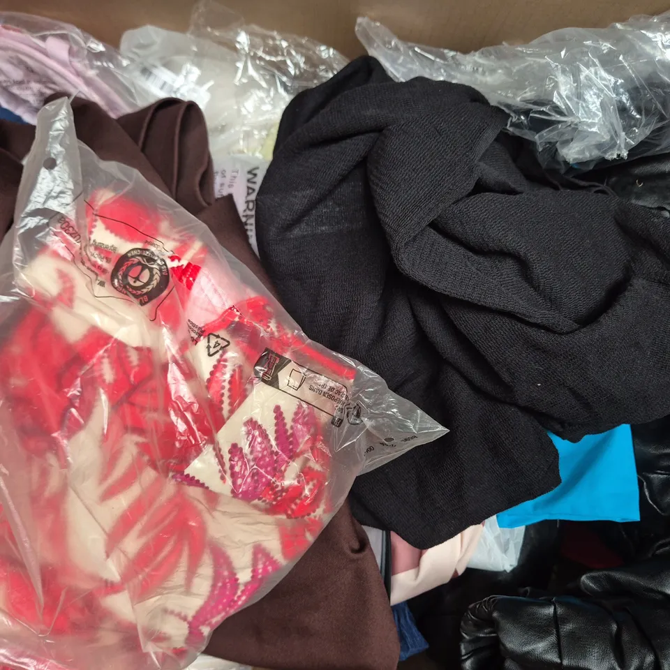 APPROXIMATELY 20 ASSORTED CLOTHING AND FASHION PRODUCTS IN VARIOUS STYLES AND SIZES - COLLECTION ONLY