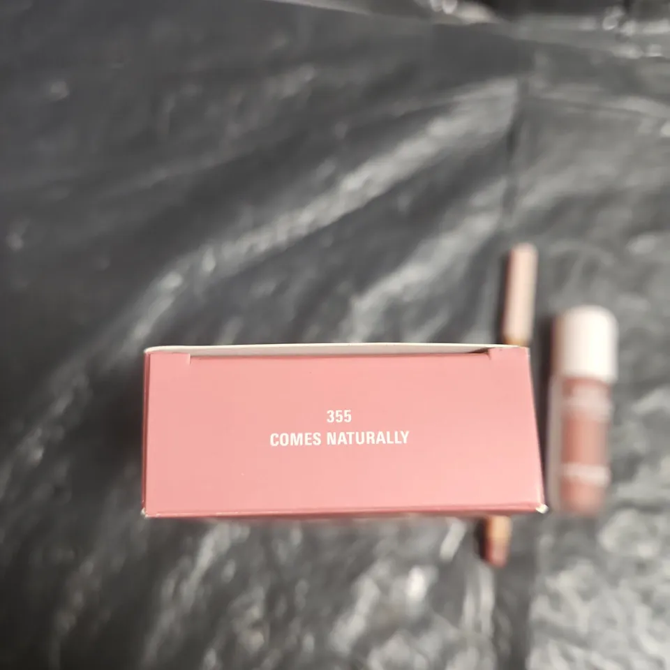 KYLIE COSMETICS GLOSSY LIP KIT (KYLIE JENNER) – LIP LINER + LIP GLAZE, SHADE 355 COMES NATURALLY