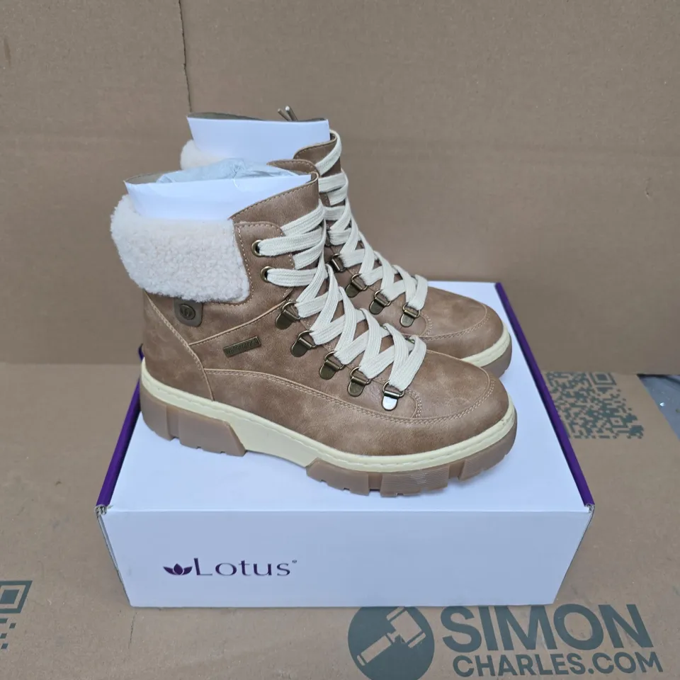 BOXED PAIR OF LOTUS CONNISTON BOOTS IN TAN - EU 37