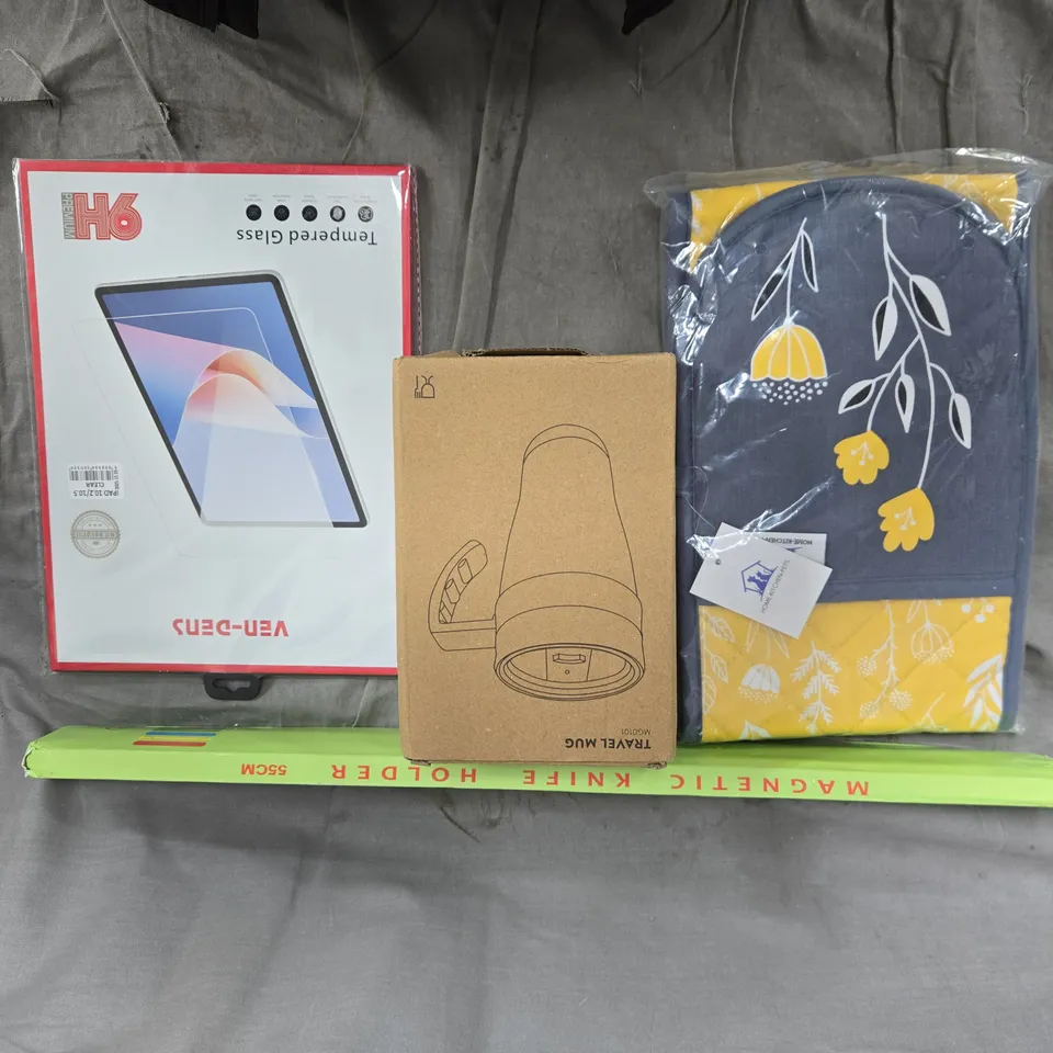 A BOX OF APROXIMATELY 15 ASSORTED ITEMS TO INCLUDE MAGNETIC KNIFE HOLDER, OVEN GLOVES AND TRAVEL MUG