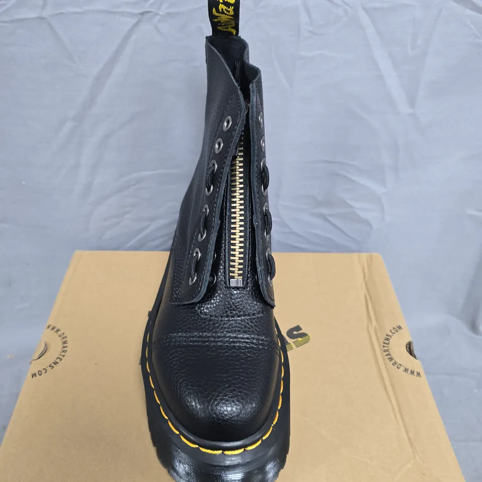 BOXED PAIR OF DR. MARTENS BLACK SINCLAIR LEATHER BOOTS, UK 6