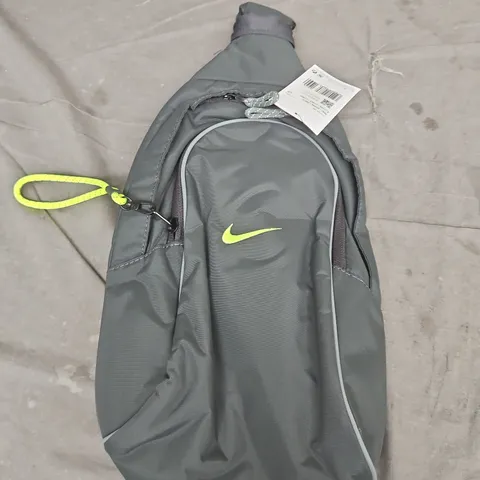 NIKE CROSSBODY/WAIST BAG – 8-LITER CAPACITY
