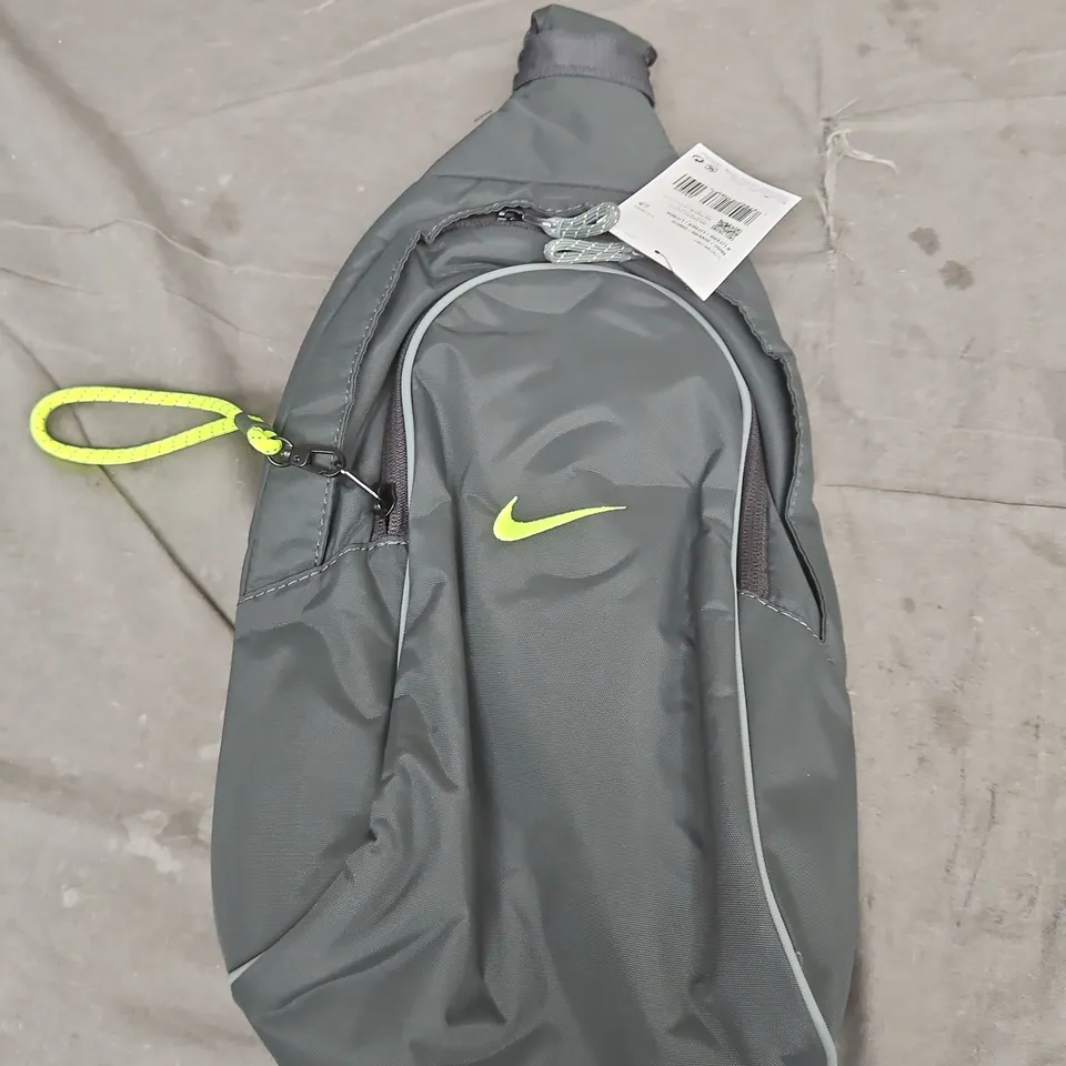 NIKE CROSSBODY/WAIST BAG – 8-LITER CAPACITY