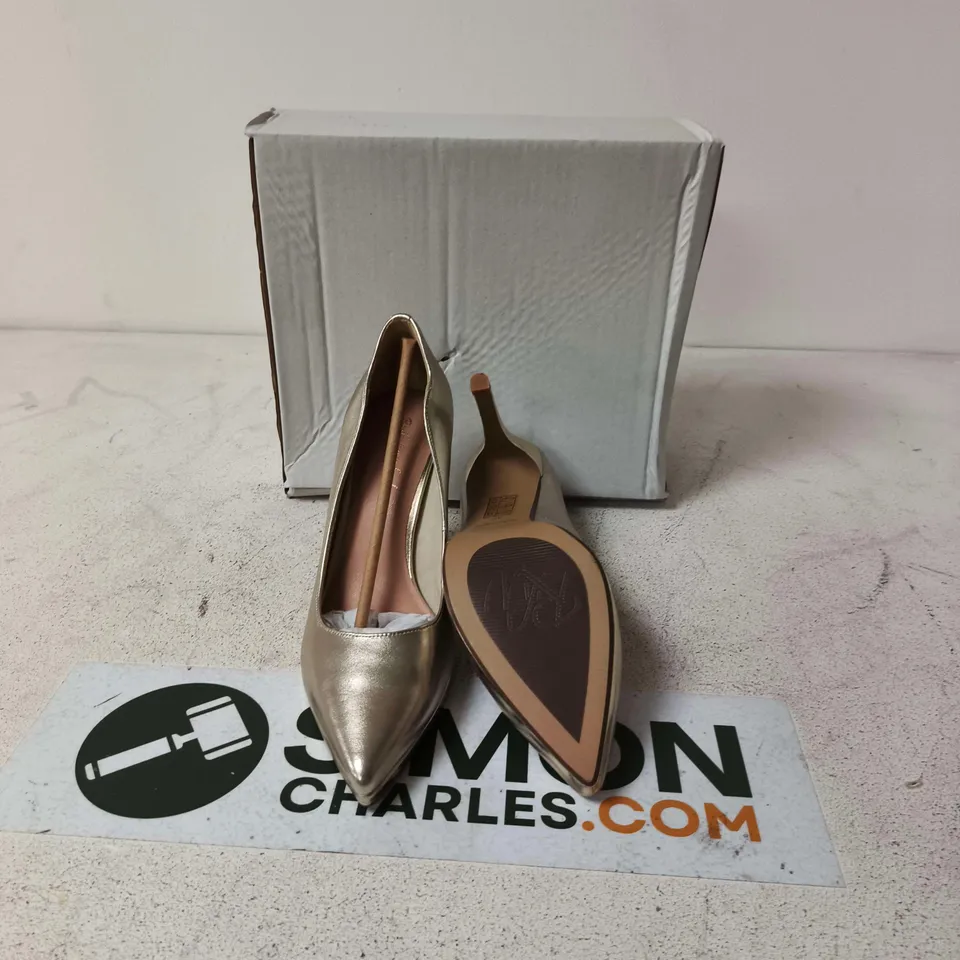 RUTH LANGSFORD WOMEN'S METALLIC HIGH-HEELED SHOE - POINTED TOE -EUR SIZE 40