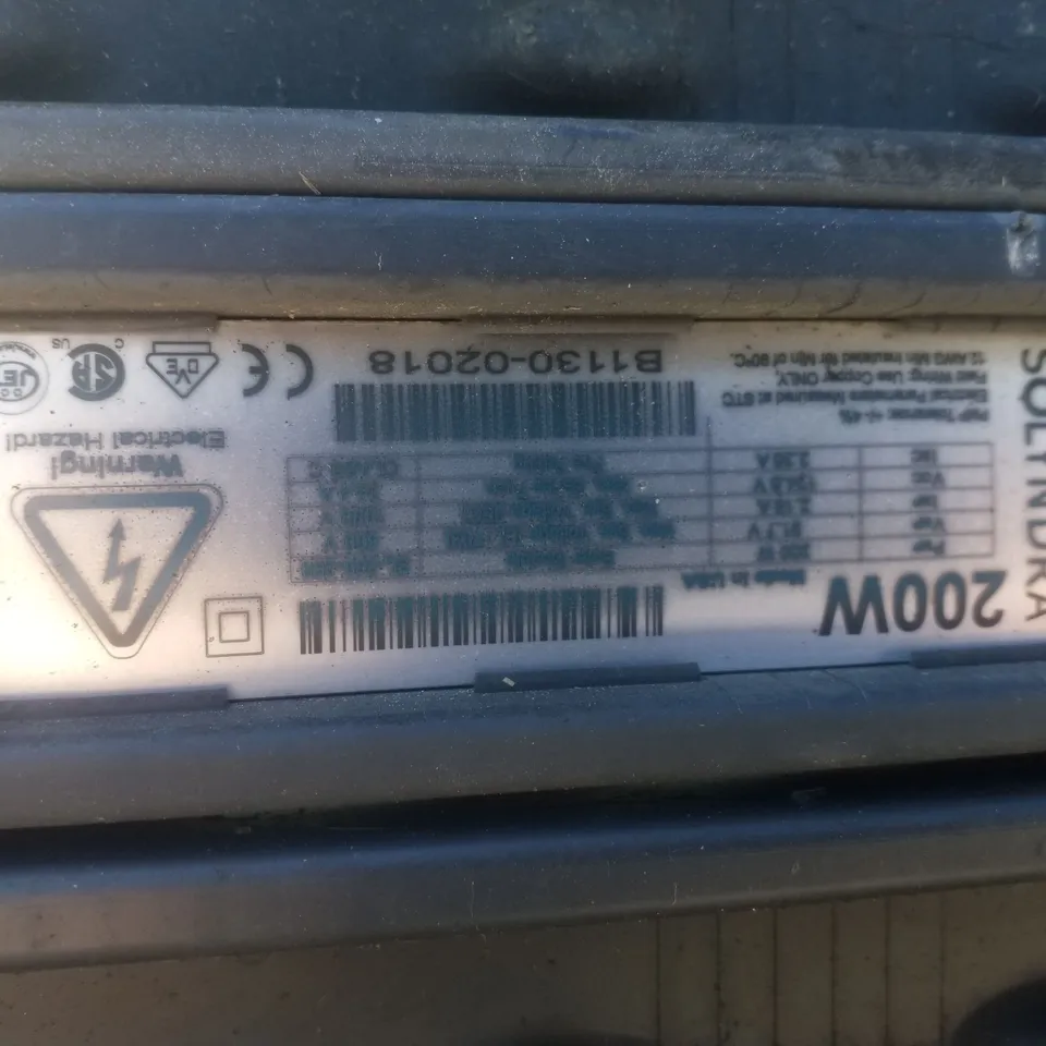 PALLET CONTAINING APPROXIMATELY 31 SOLYNDRA SOLAR PANELS