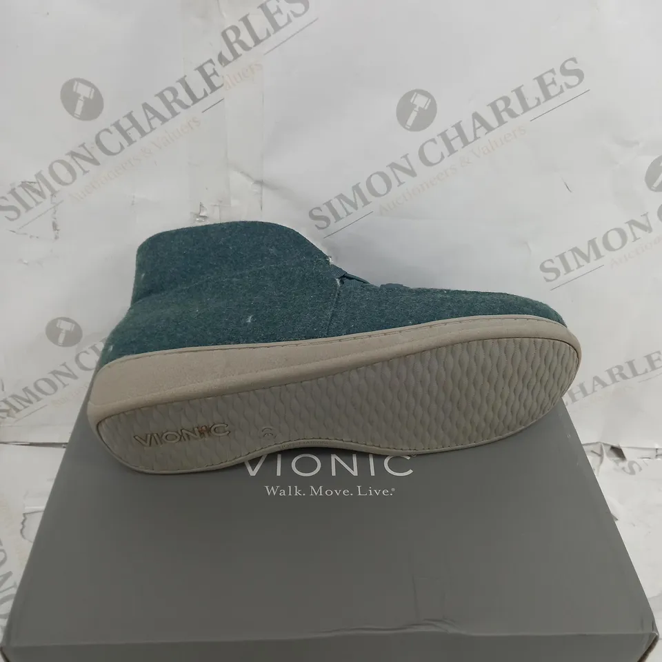 BOXED PAIR OF VIONIC BELIEVE SLIPPERS IN MINERAL SIZE 9
