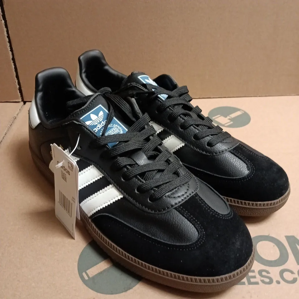 PAIR OF ADIDAS SAMBA TRAINERS , BLACK/WHITE, UK 8 