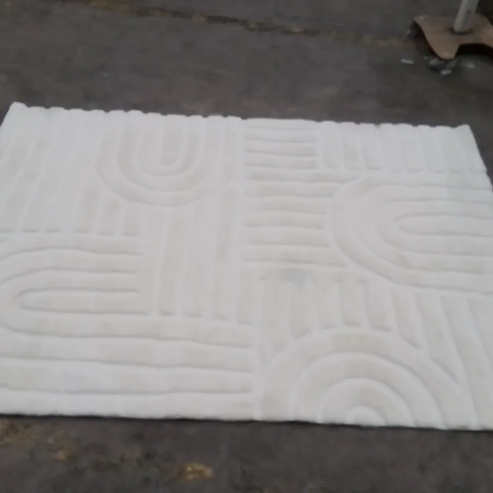 QUALITY DESIGNER AREA RUG - APPROXIMATELY 240X170CM