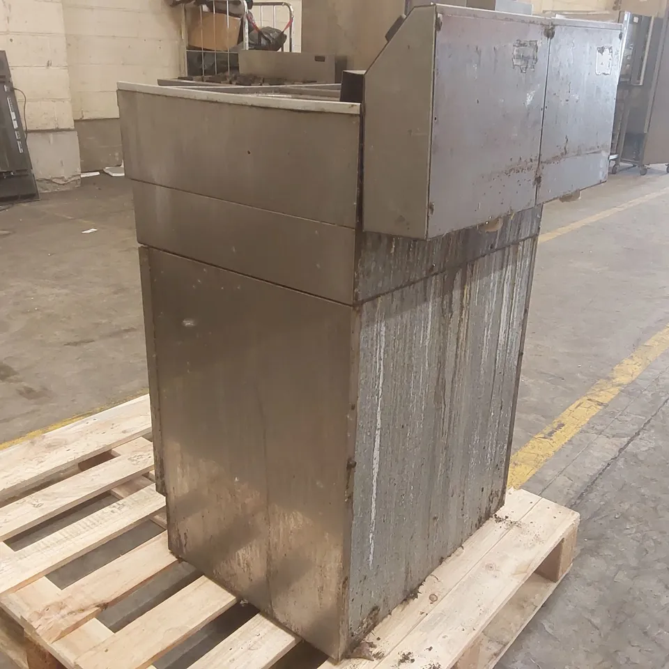 COMMERCIAL TWIN TANK FRYER
