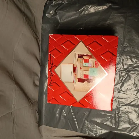 MAC  Advent Calendar – Red Makeup Calendar (Boxed)