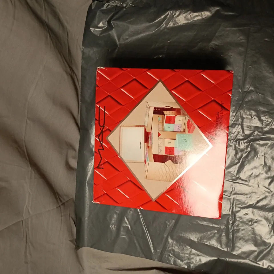 MAC Advent Calendar – Red Makeup Calendar (Boxed)