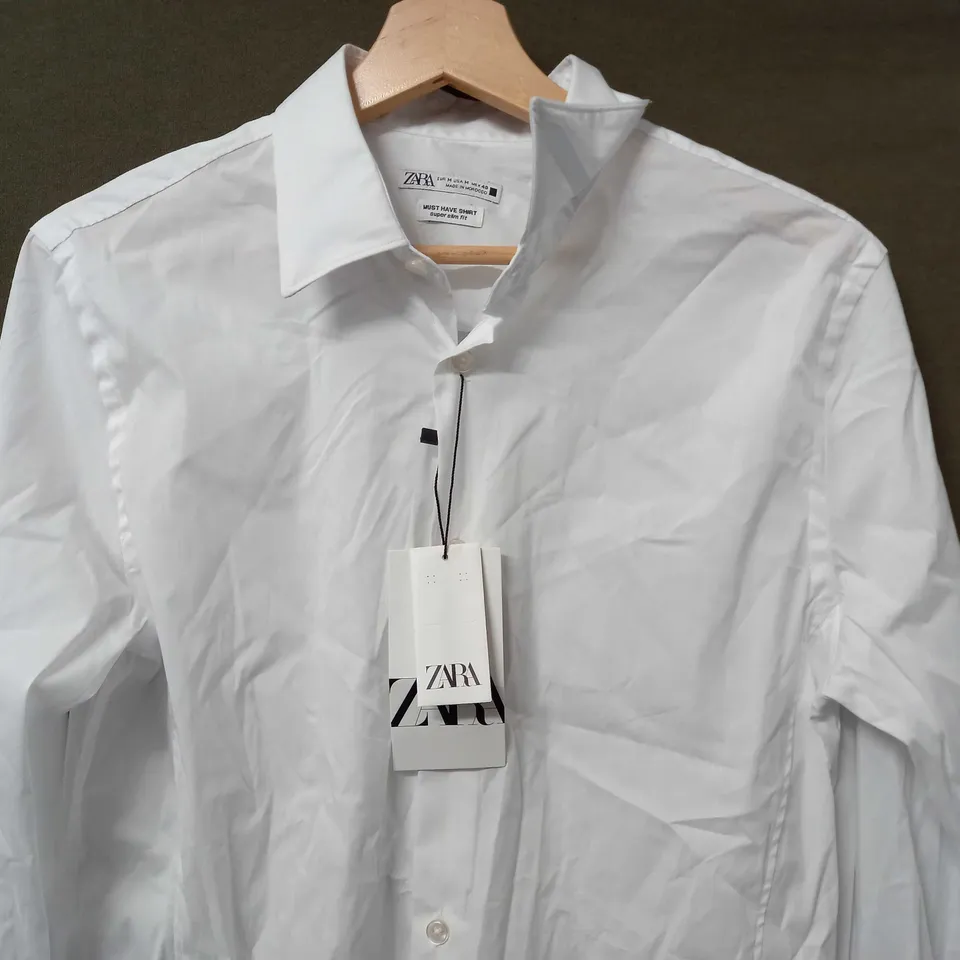 ZARA SUPER SLIM FIT BUTTON SHIRT IN WHITE - EU MEDIUM