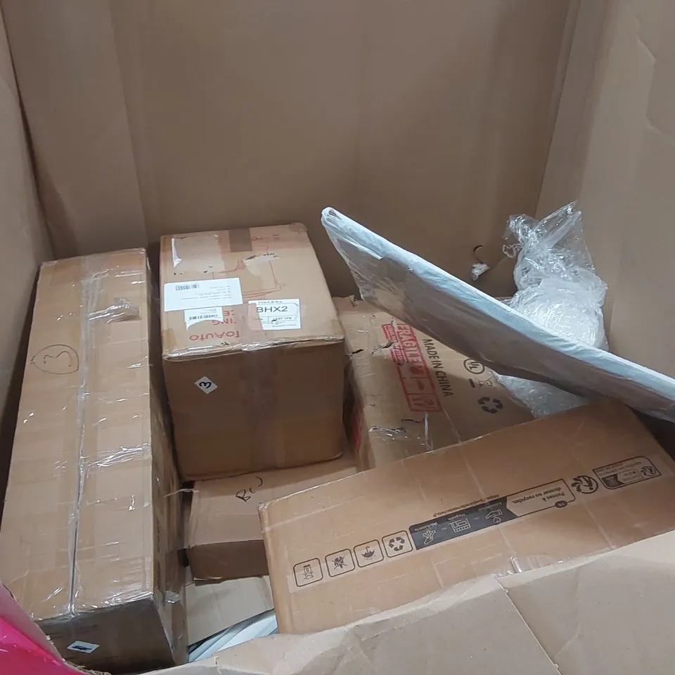 PALLET OF ASSORTED ITEMS INCLUDING: KIDS BICYCLE, CHEST OF DRAWERS, FOLDING DECK CHAIR, AIR COOLER, FOLDING TABLE ECT