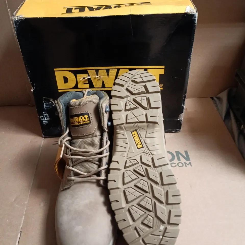 BOXED DEWALT BOOTS – MEN'S HIKING/WORK BOOTS - UK SIZE 10 