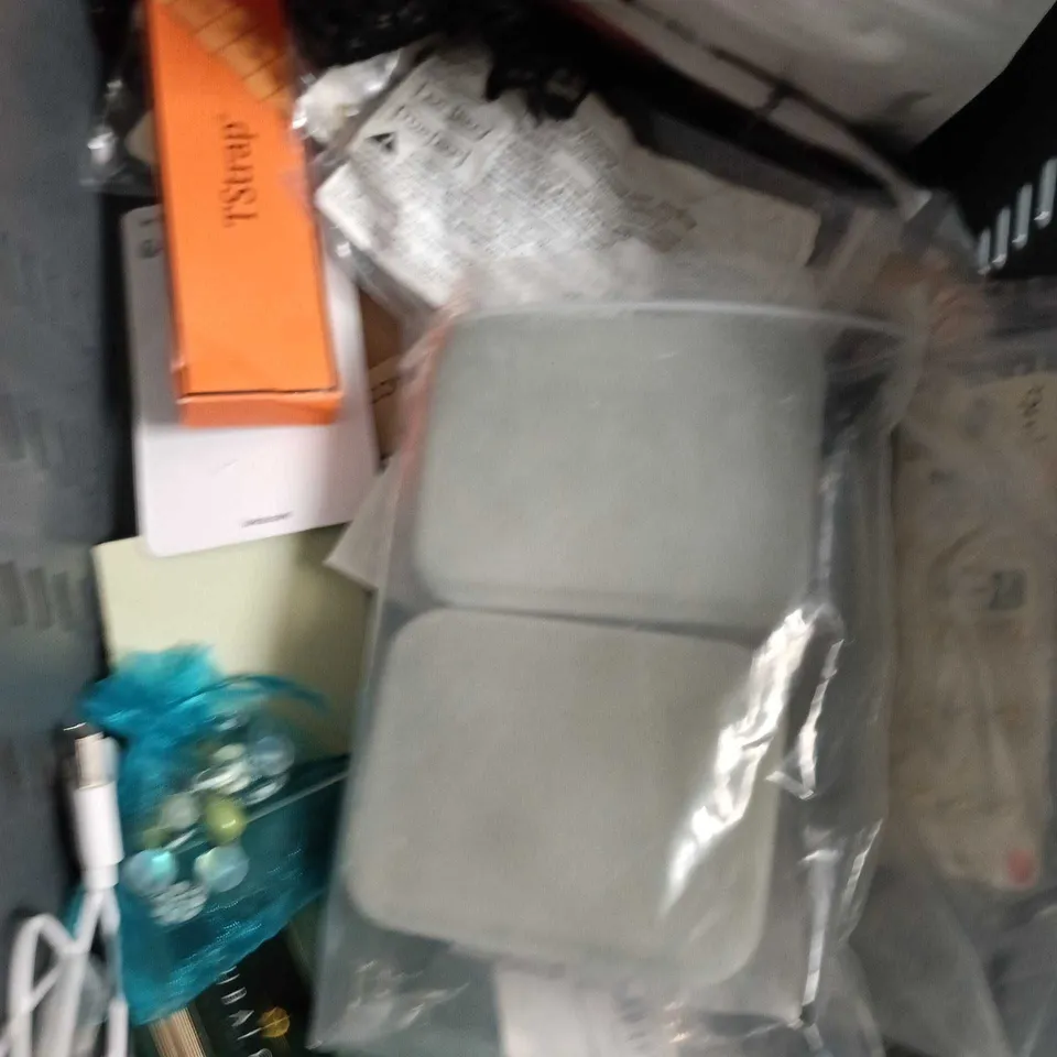 APPROXIMATELY 15 ASSORTED JEWELLERY PRODUCTS TO INCLUDE EARRINGS, WATCH, BRACELETS ETC 