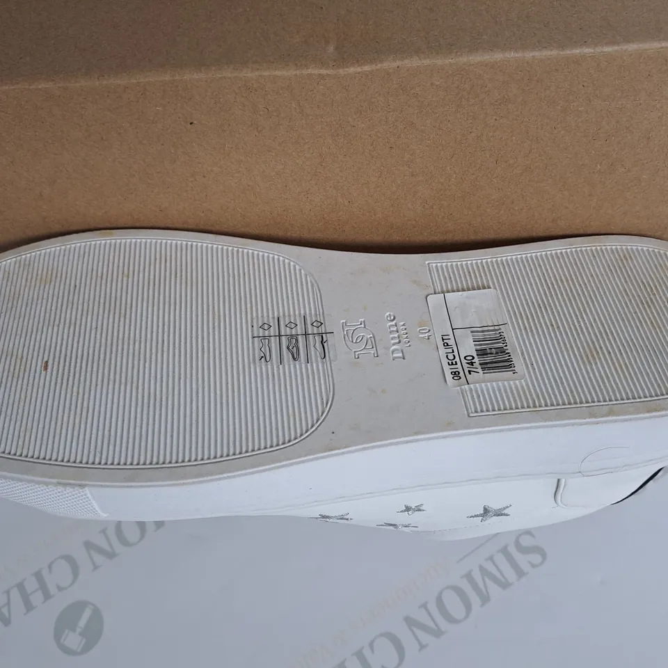 BOXED PAIR OF DUNE LONDON 081 ECLIPTI STAR EMBROIDERED SHOES IN WHITE SIZE 7