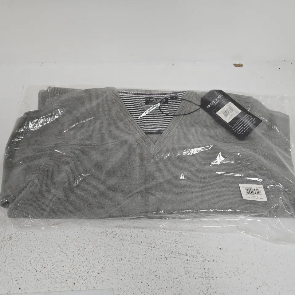 BAGGED BRAVE SOUL V-NECK SWEATER IN GREY - SMALL