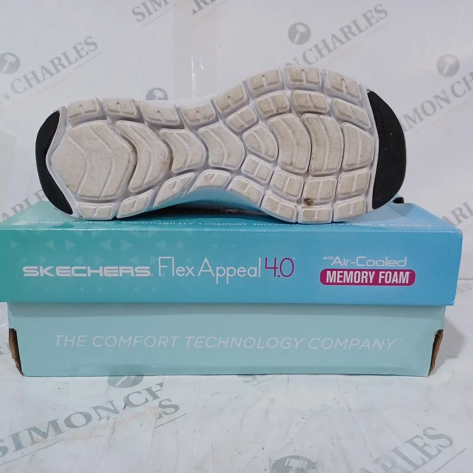 BOXED PAIR OF SKECHERS TRAINERS IN WHITE SIZE 3.5