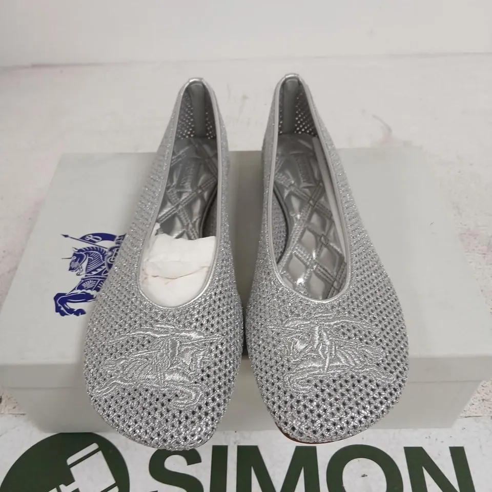 BURBERRY LUREX MESH BALLERINA FLATS WITH LEATHER SOLE – SILVER, UK 5 (EU 38)