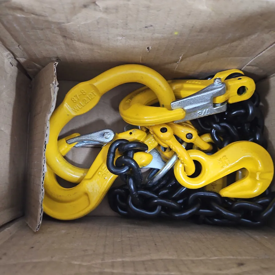 CHAIN AND HOOKS 