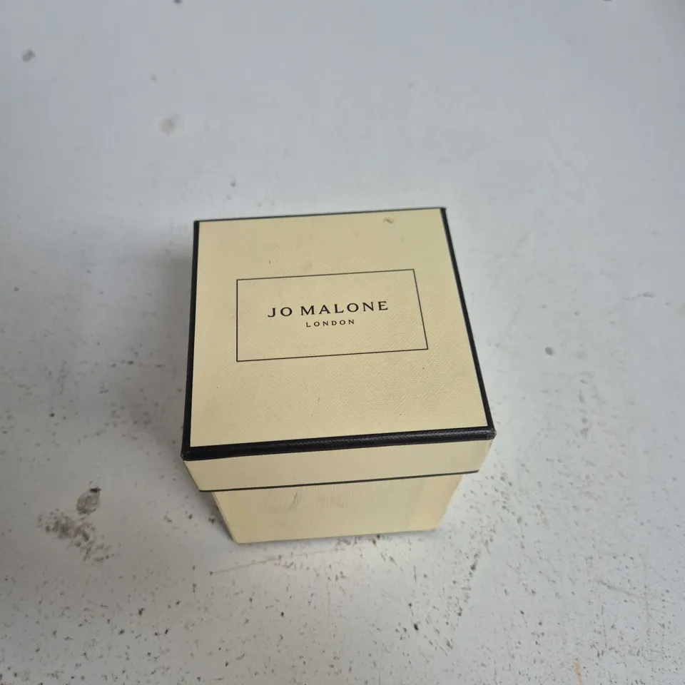 JO MALONE LONDON NECTARINE BLOSSOM & HONEY SCENTED CANDLE