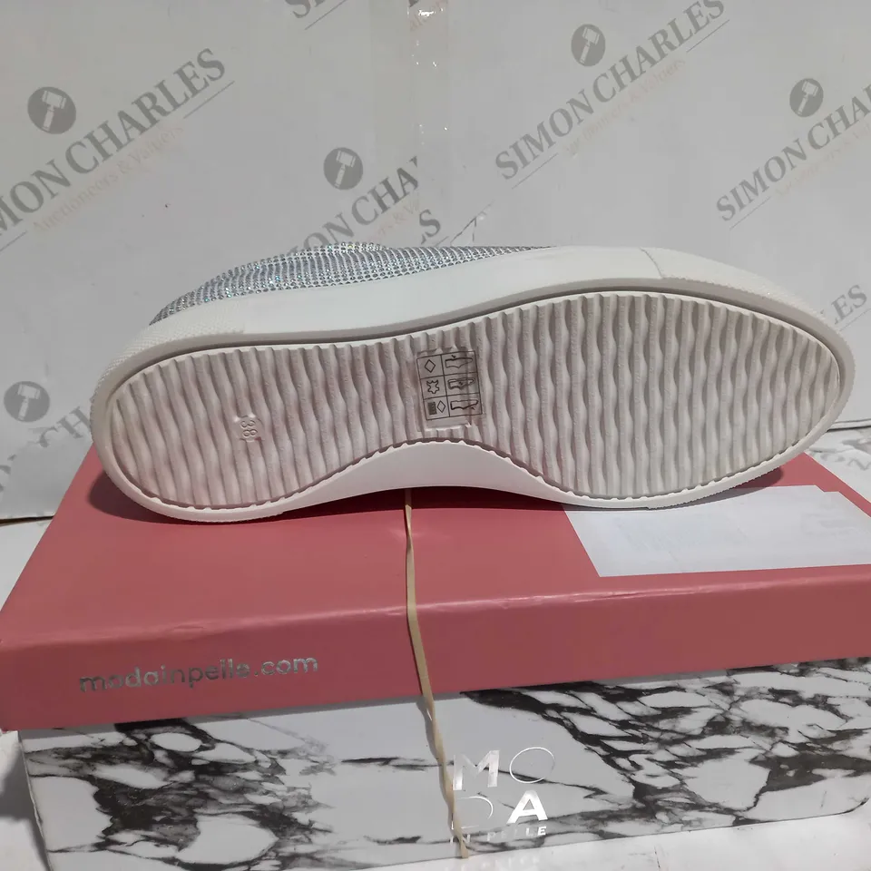 BOXED MODA IN PELLE WHITE TRAINER - UK SIZE 5