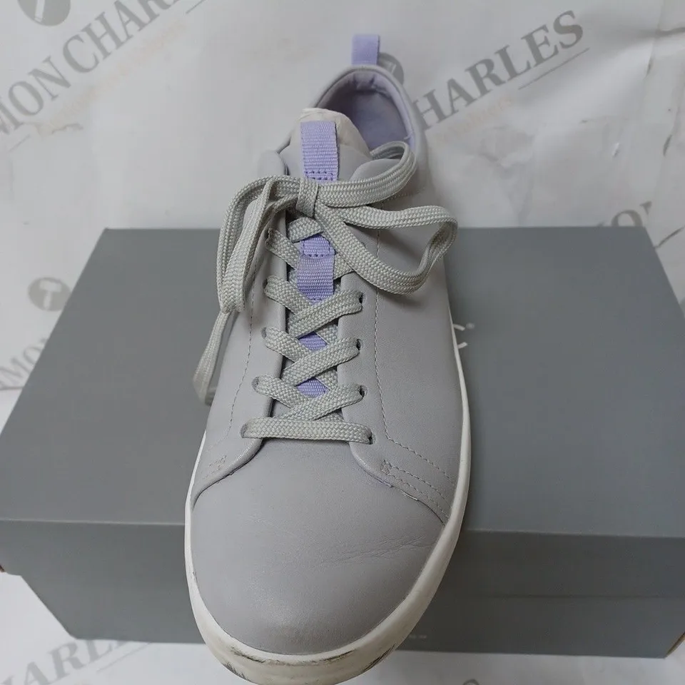 BOXED VIONIC AURA PARSLEY TRAINERS, LIGHT GREY - SIZE 6