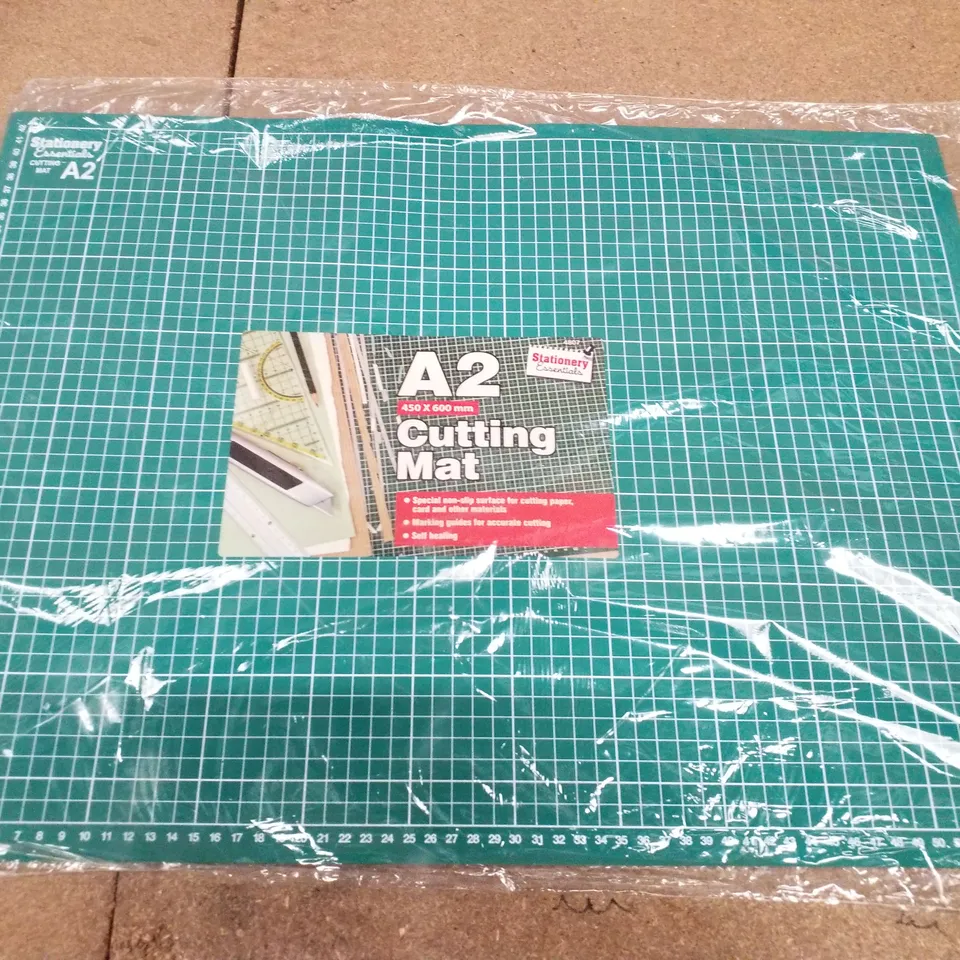 STATIONERY ESSENTIALS A2 CUTTING MAT 450×600MM
