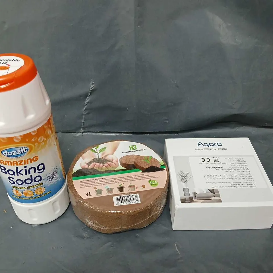 TOTE OF ASSORTED HOUSEHOLD ITEMS TO INCLUDE BAKING SODA, AQARA AND MOULD MAGIC