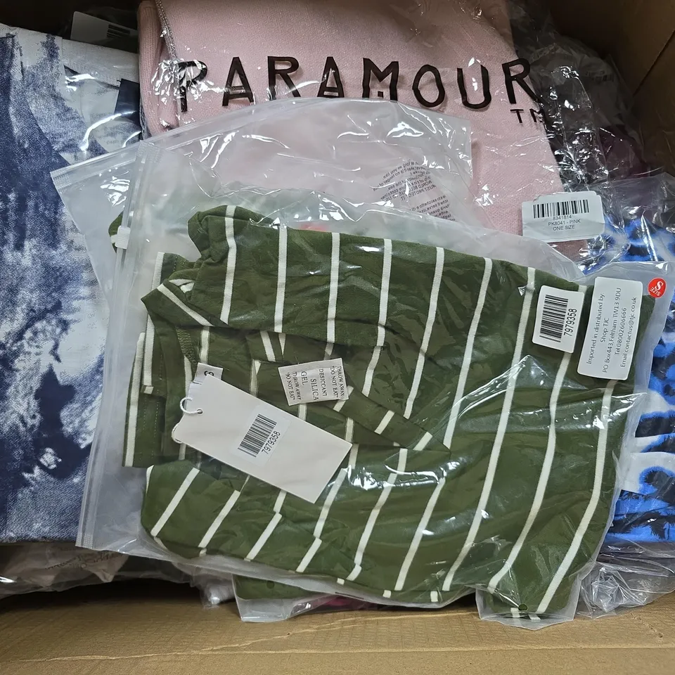APPROXIMATELY 35 ASSORTED CLOTHING ITEMS IN VARIOUS SIZES, STYLES & COLOURS TO INCLUDE BRANDS SUCH AS PARAMOUR, &MAISI, ANAMOR, ETC - COLLECTION ONLY