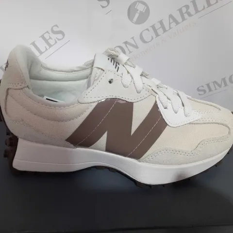 BOXED PAIR OF NEW BALANCE IN WHITE SIZE 3.5
