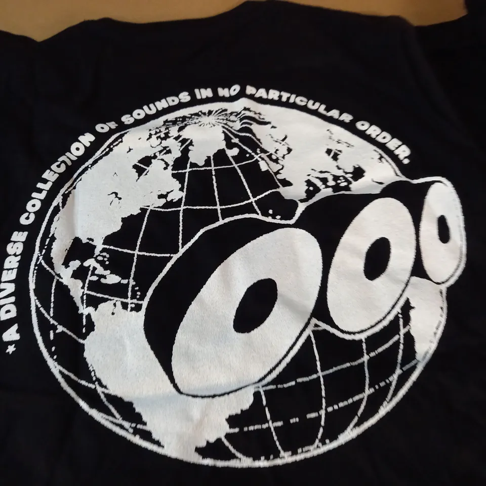 OUT OF ORDER BLACK T-SHIRT AND JUMPER - S