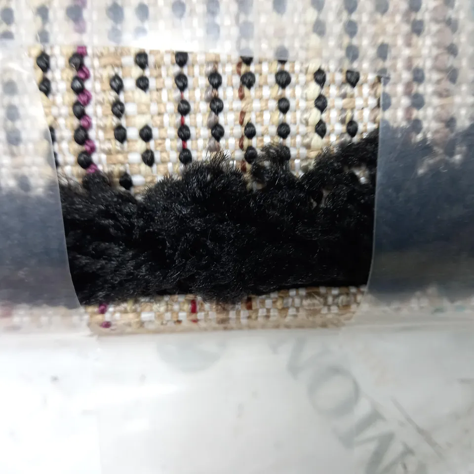 METRO LANE BLACK SHAGGY AREA RUG - 60X110CM