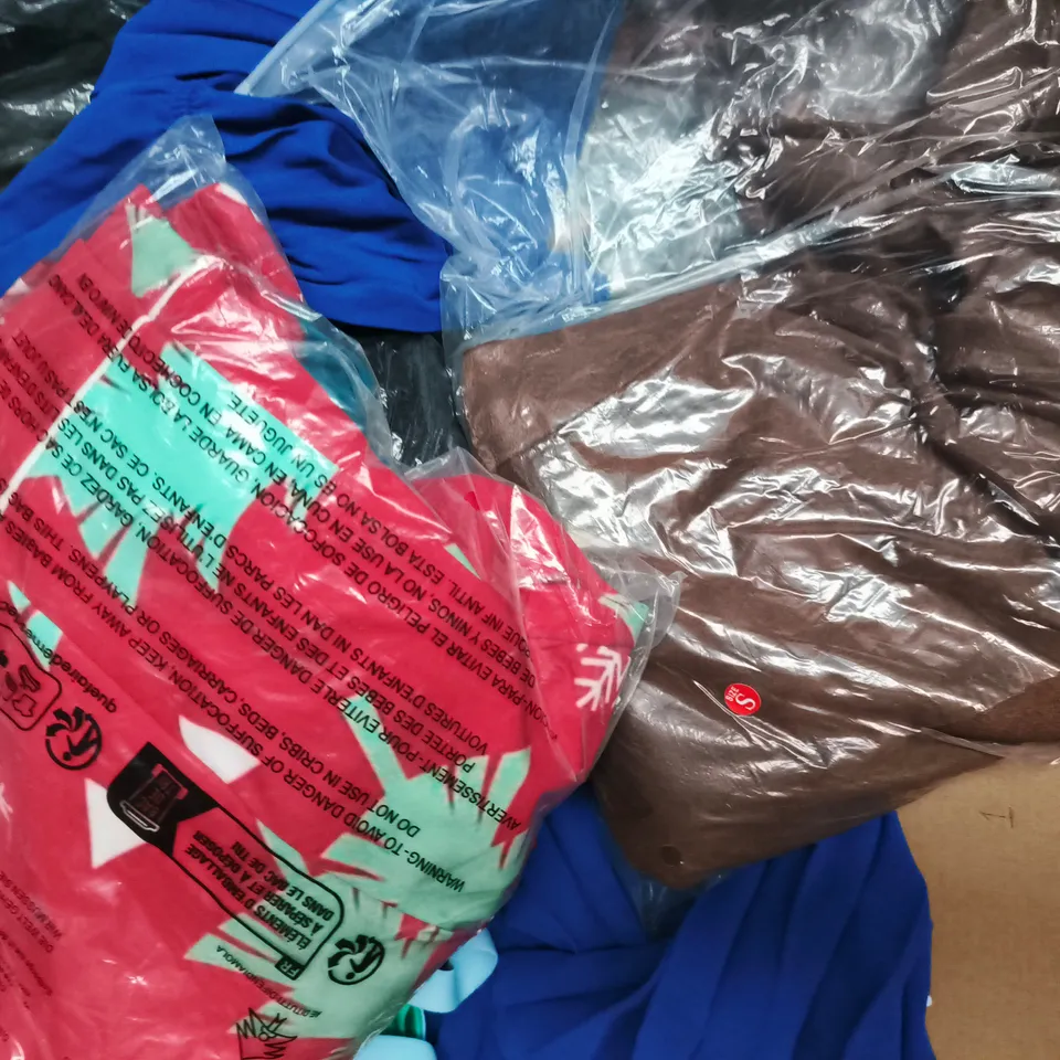 APPROXIMATELY 20 ASSORTED CLOTHING AND FASHION PRODUCTS IN VARIOUS STYLES AND SIZES - COLLECTION ONLY