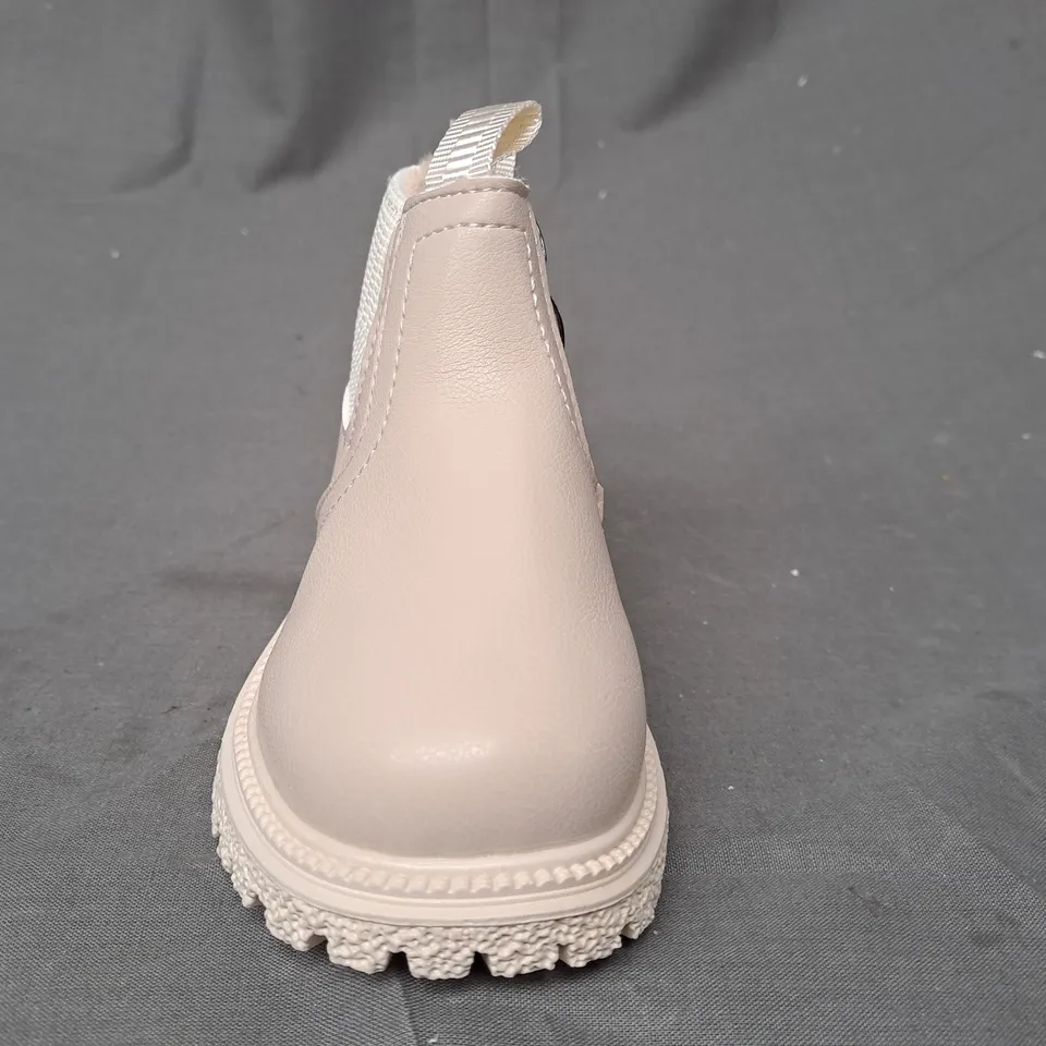 BOXED PAIR OF DESIGNER KIDS FAUX FUR LINED BOOTS IN BEIGE EU SIZE 22