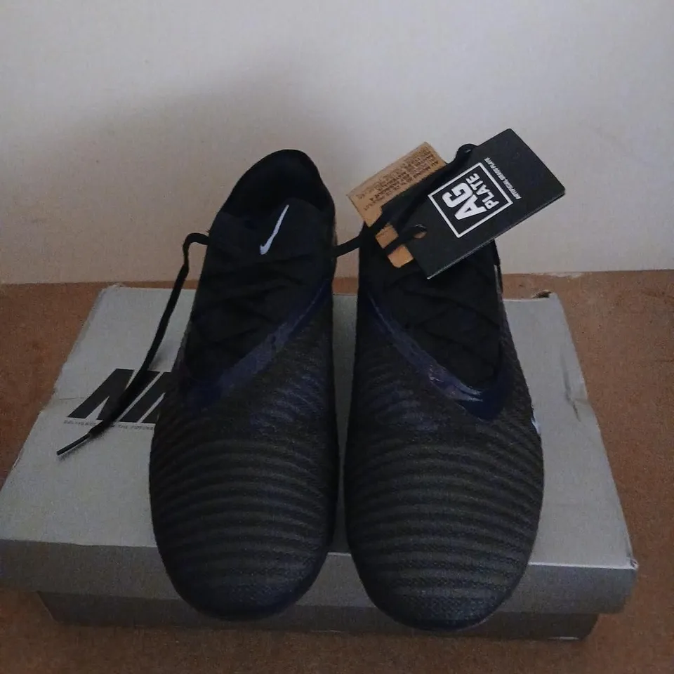 NIKE PHANTOM ELITE AG FOOTBALL BOOTS – BLACK/BLUE, UK 8 (EU 42.5) 