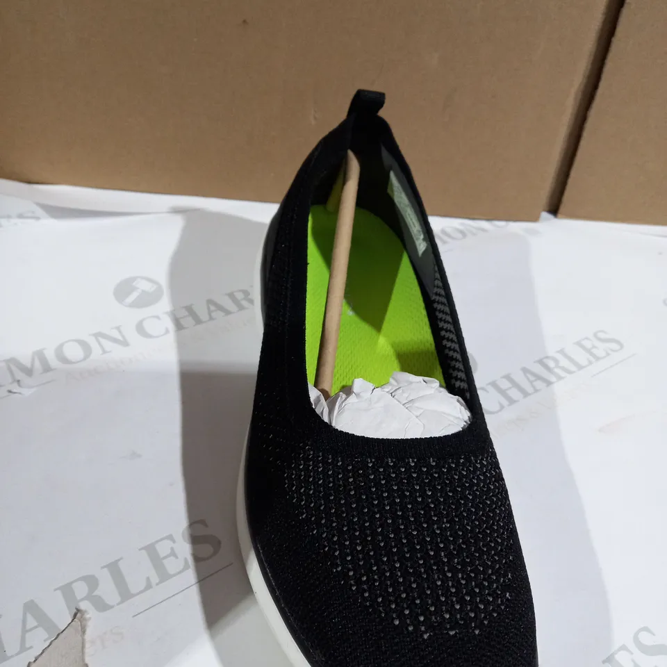 SIZE 5 VIONIC JOJO TRAINER ROSE
