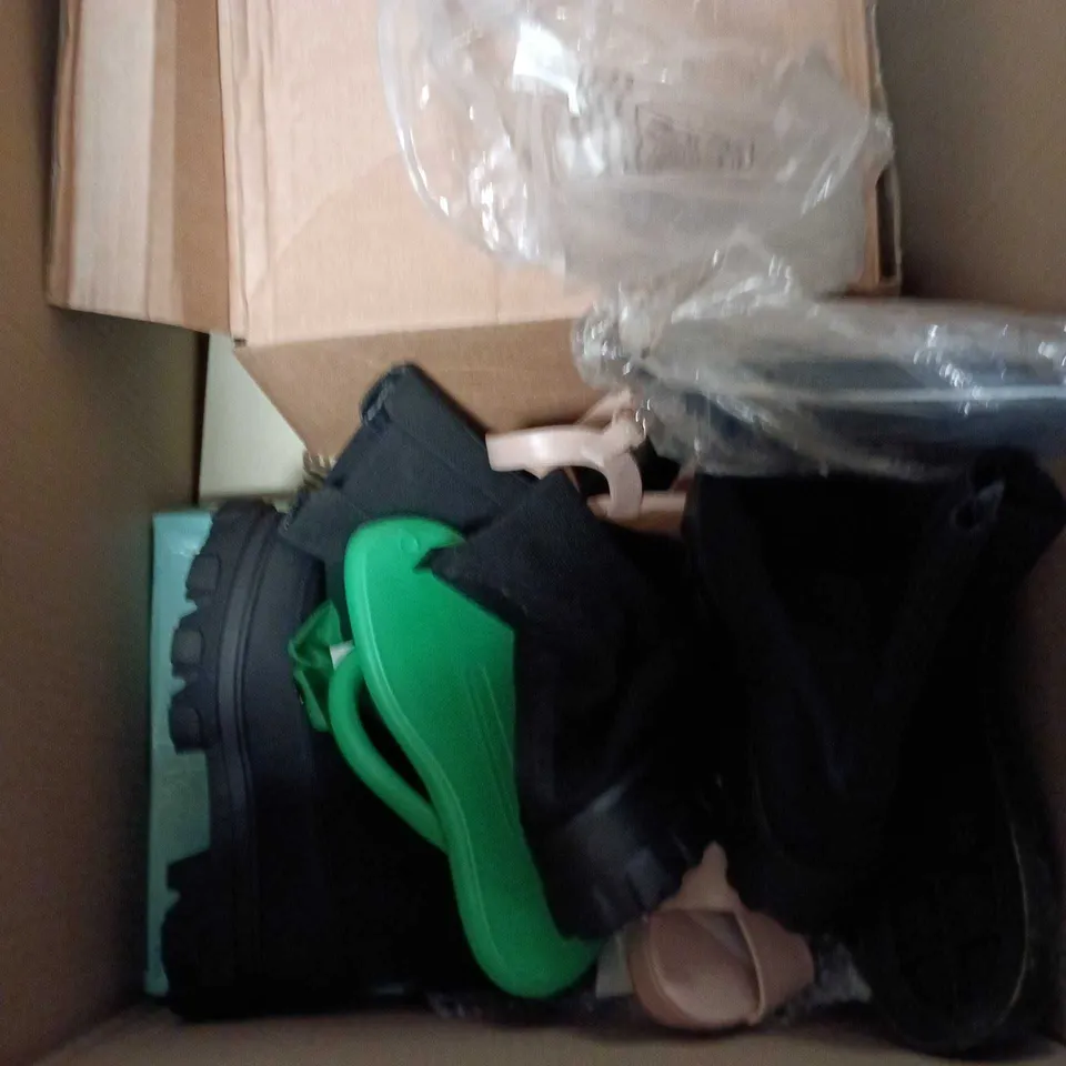 APPROXIMATELY 15 PAIRS OF ASSORTED SHOES TO INCLUDE - BOOTS - SLIPPERS - TRAINERS ETC