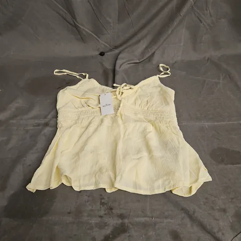 HOLLISTER CAMI TOP IN PASTEL YELLOW SIZE M