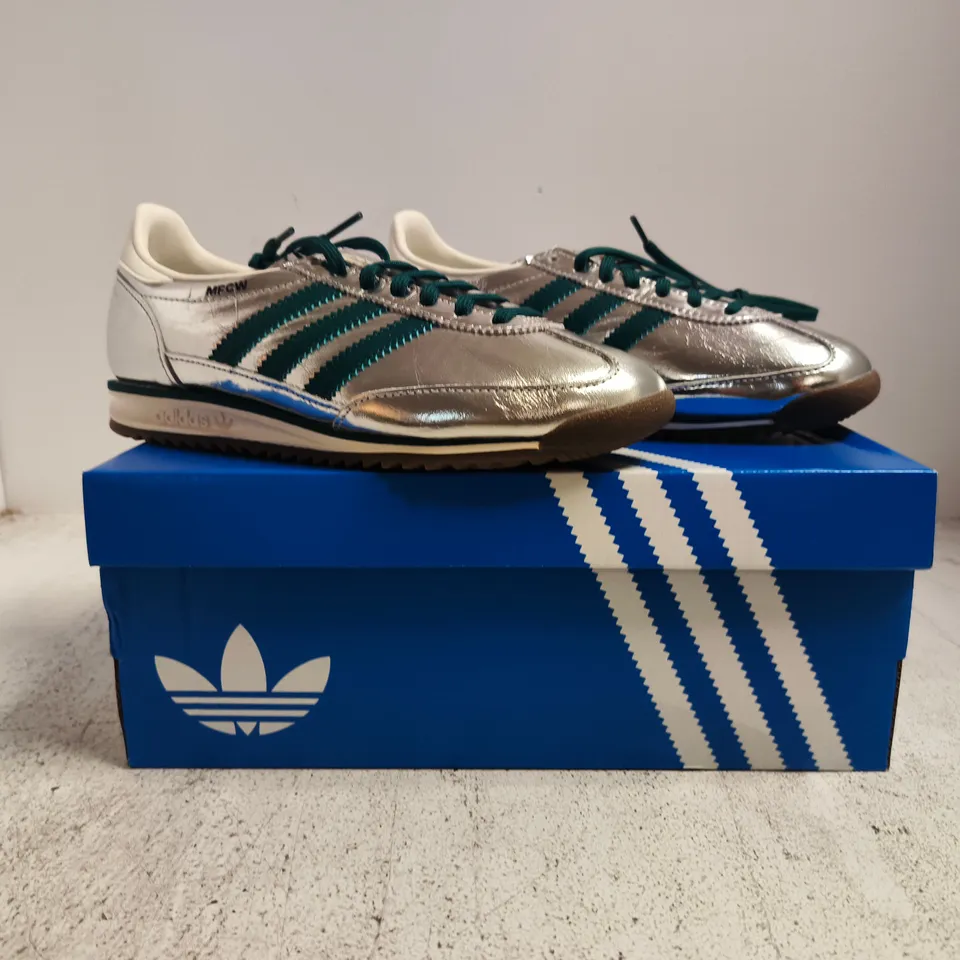 BOXED PAIR OF ADIDAS SL 72 OG TRAINERS IN METALLIC SILVER/DEEP TEAL SIZE UK 5