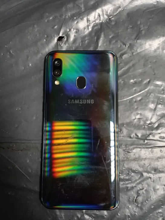 Lot 1337: SAMSUNG GALAXY SMARTPHONE – RAINBOW GRADIENT, DUAL REAR