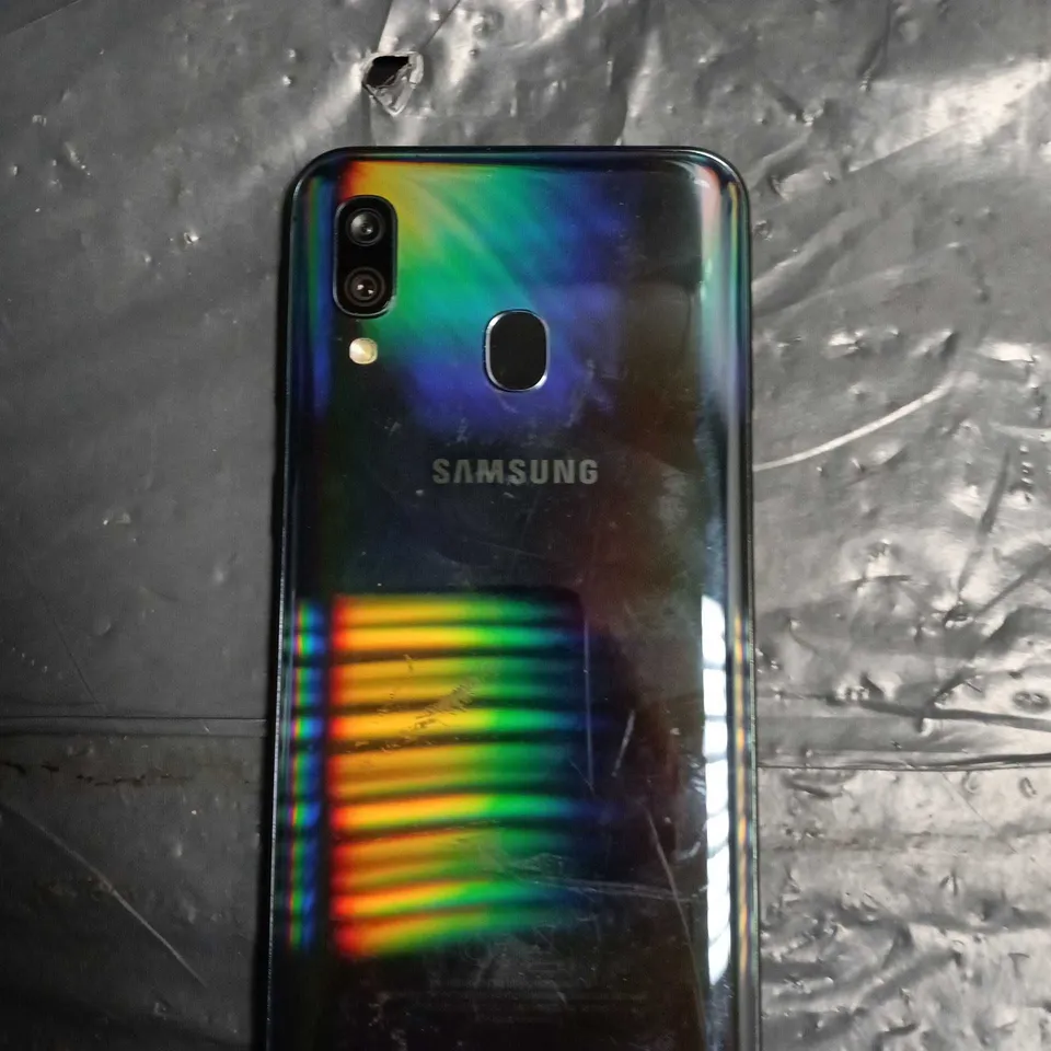SAMSUNG GALAXY SMARTPHONE – RAINBOW GRADIENT, DUAL REAR CAMERA