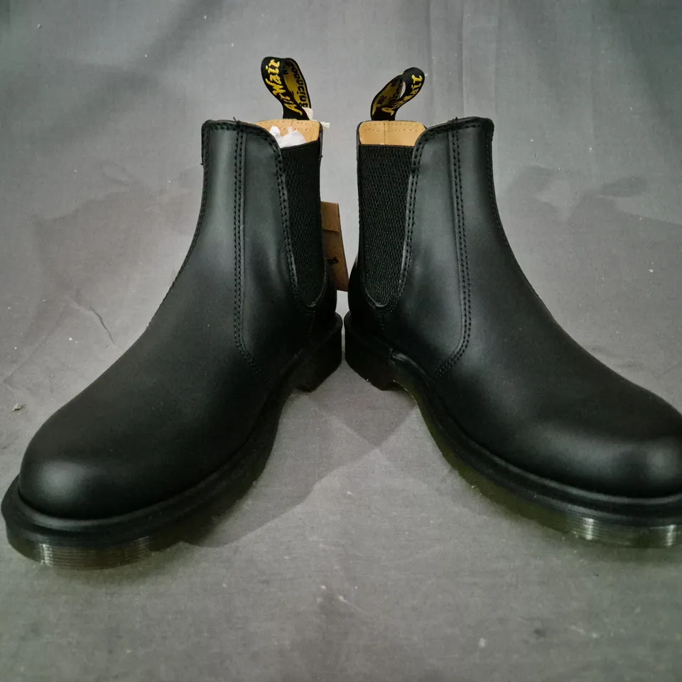 BOXED PAIR OF DR MARTENS 2976 ANKLE BOOTS IN BLACK UK SIZE 5