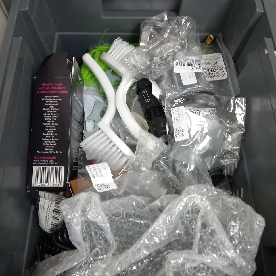APPROXIMATELY 10 ASSORTED HOUSEHOLD ITEMS TOO INCLUDE, WIRE , GROOM PACKS , ETC 